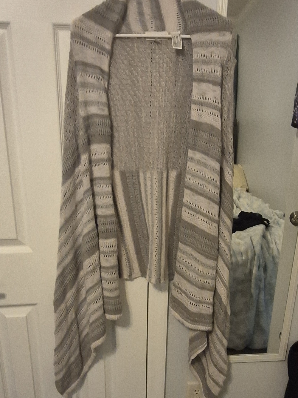 Knox Rose Gray & Cream Open-Front Knit Wrap